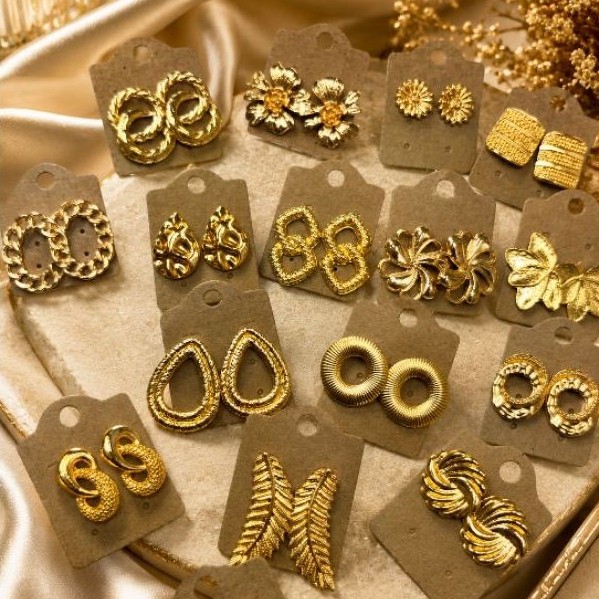 Brinco feminino dourado 5 pares modelos sortidos