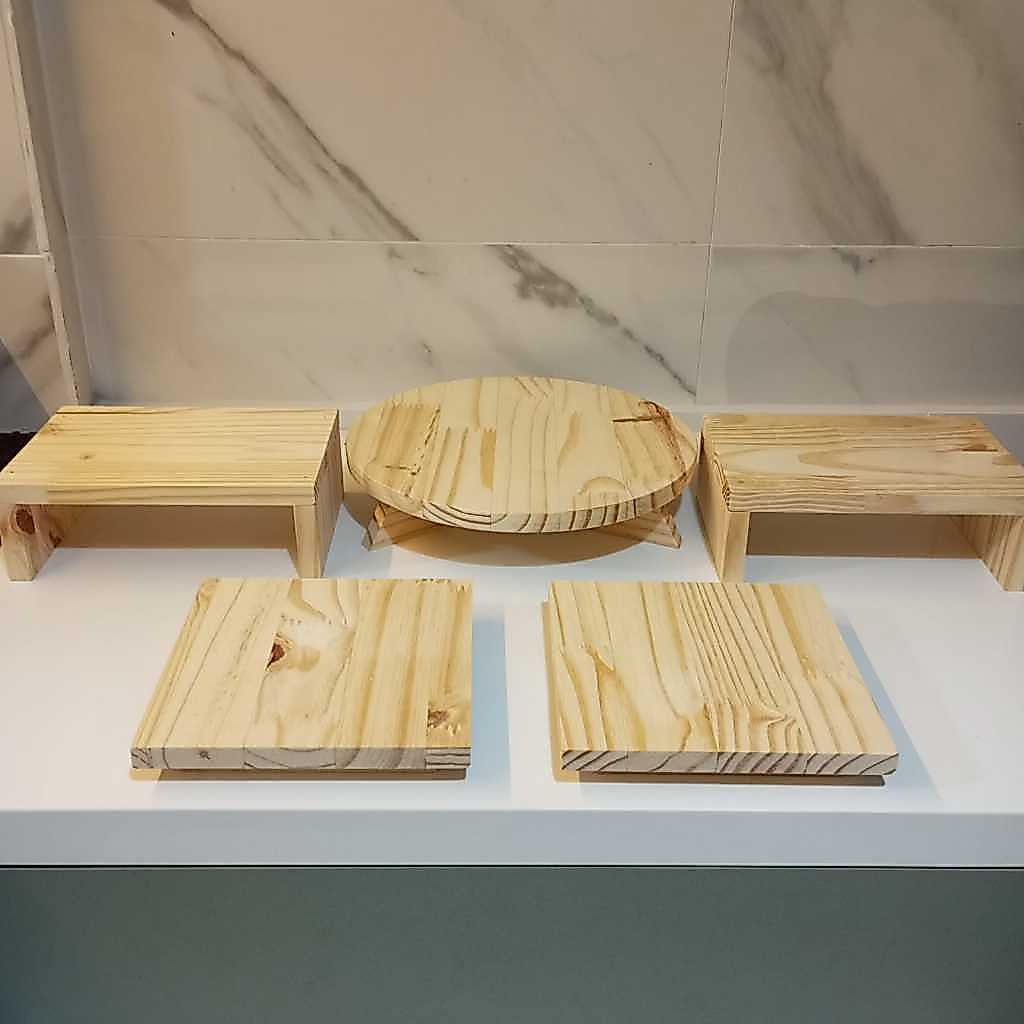 Kit Decoração Mesa de Bolo Completa 5 Peças | Boleira 28cm + 4 Bandejas Madeira PINUS | Mais Vendido Aniversário