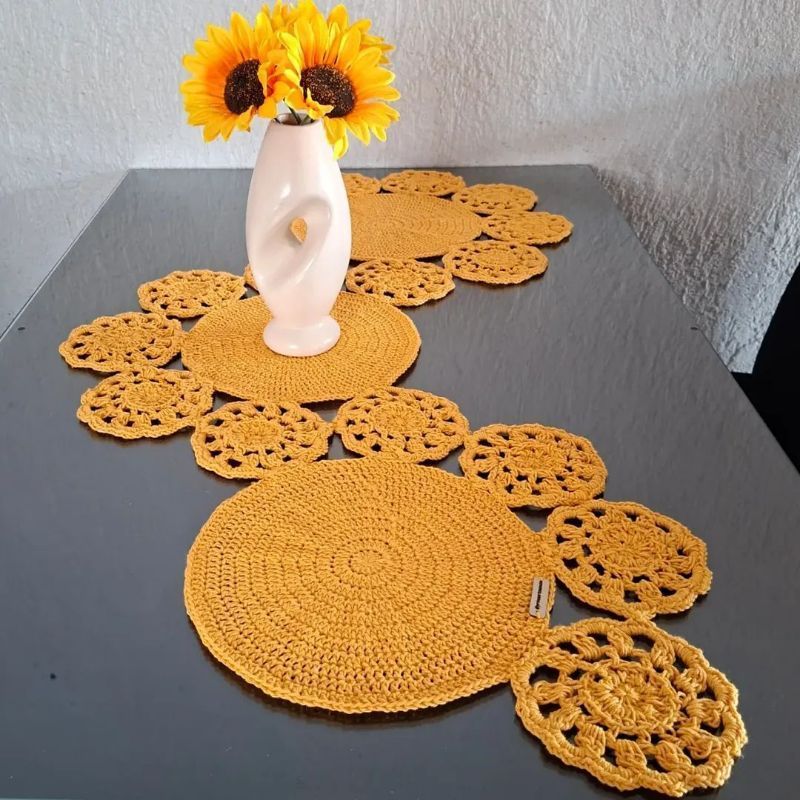 Caminho/Trilho de Mesa Espiral Turco em Crochê
