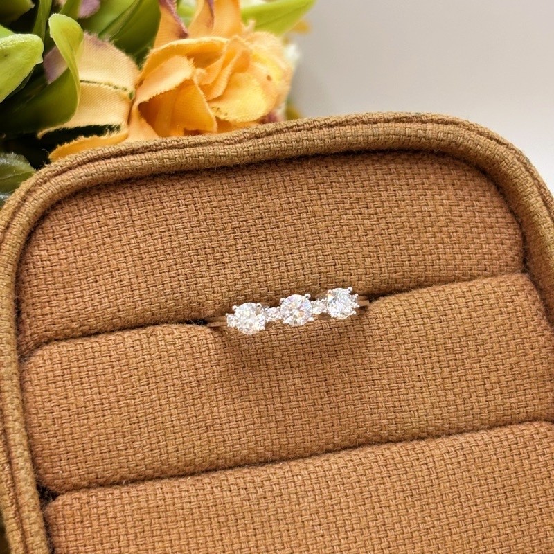 Anel Aparador Moissanite 3,5mm em Prata 925 — imagem 2 de 2