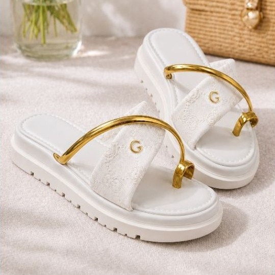 Sandalia Feminina Plataforma Tratorada Tira Dourada Elegante Moderna Confortável Casual Premium