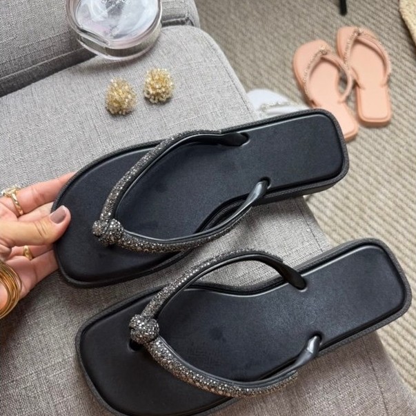 Rasteirinha Chinelo Feminino Sandália com Nó em Strass Brilho Preto e Branco Uso Diário Tendência Confortável