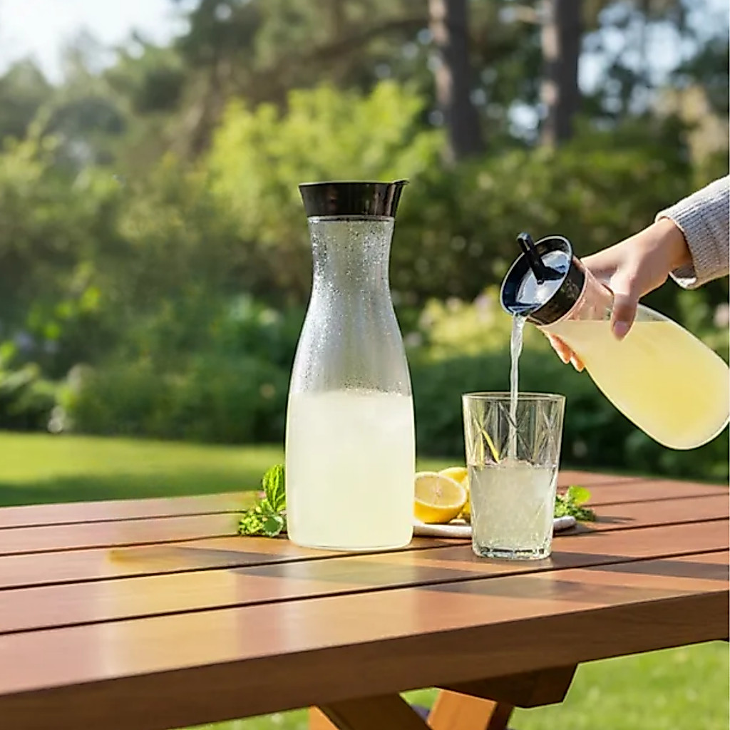 Kit 2 Garrafas De Água Com Tampa 1,8L Organização Geladeira Hotel Pousada Suco Leite Água Plasútil