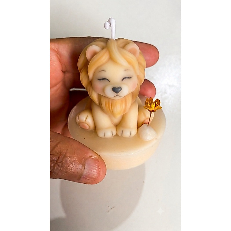 Lembrancinha Vela Aromática Leãozinho Personalizada - Batizado, Aniversário