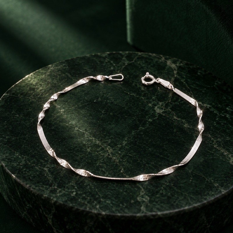 Pulseira Laminada Torcida em Prata 925 moderna
