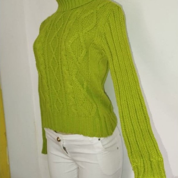 Moletom feminino verde lima com gola alta e manga longa casual