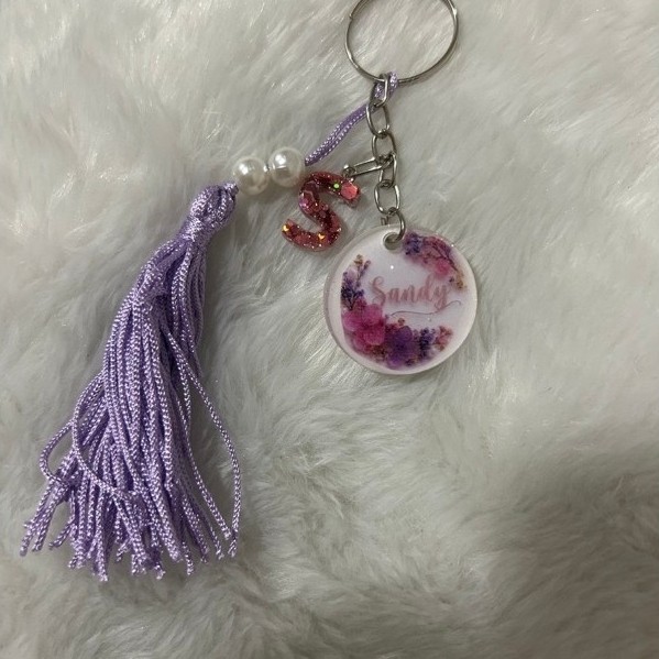 Kit chaveiro de resina personalizado + mini letra + mini tassel perfeito