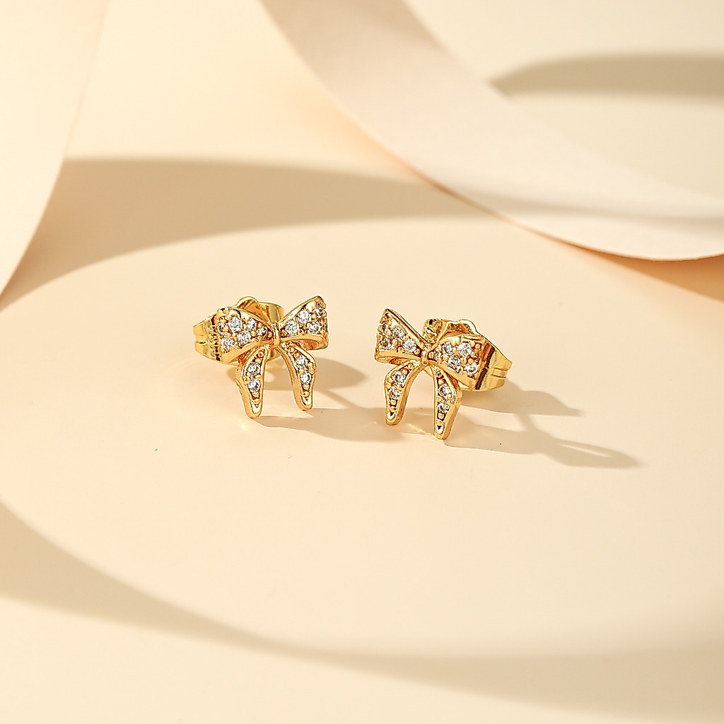 Brincos de design requintado e compacto com laço e strass, banhados a ouro 14K sobre base de cobre, joias femininas de l