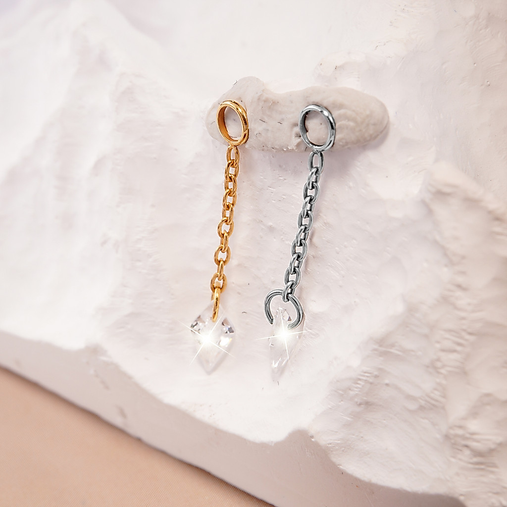 Corrente Titânio Pvd Para Piercing Com Pingente Zircônia Cravejado - Orelha Cartilagem Helix Tragus Conch · foto 2