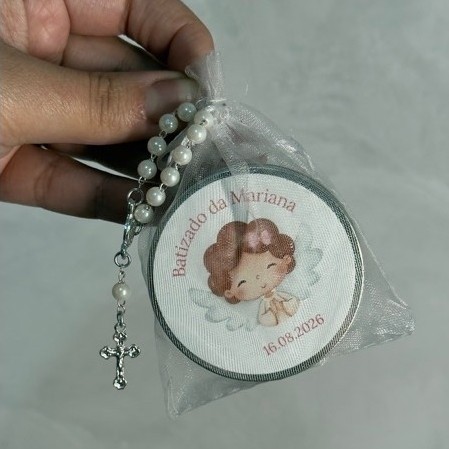 Kit 10 Velas aromáticas na latinha personalizada c/ mini terço para lembrancinha