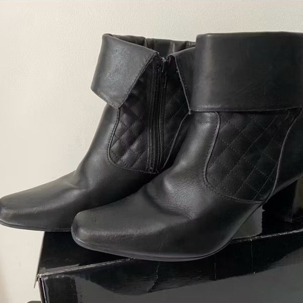 Coturno feminino preto cano baixo bota feminina salto grosso