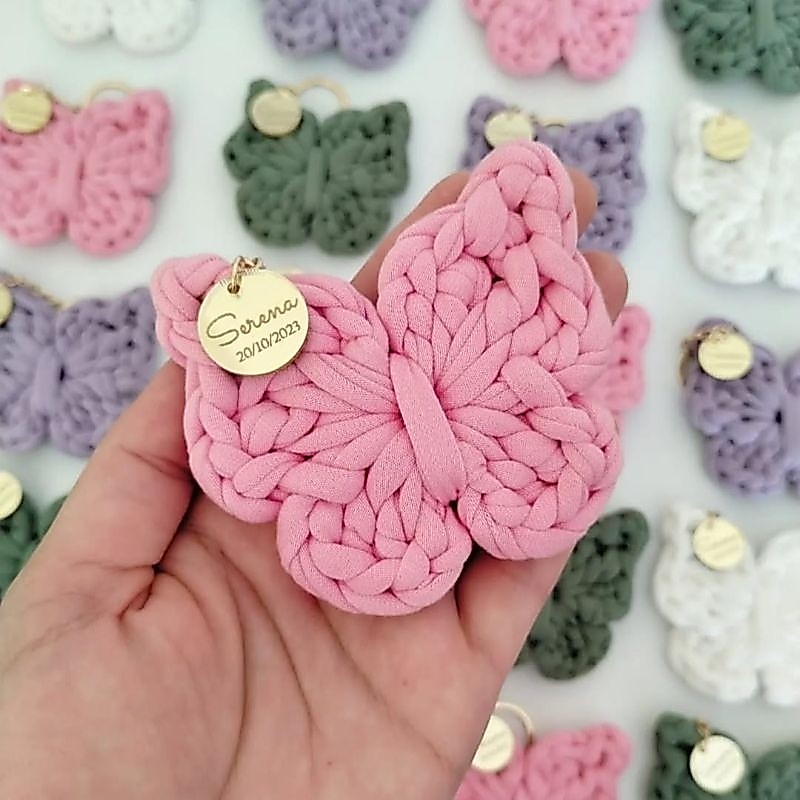 Chaveiro Borboleta em Crochê - Lembrancinha Maternidade Artesanal Personalizada feito em fio de Malha