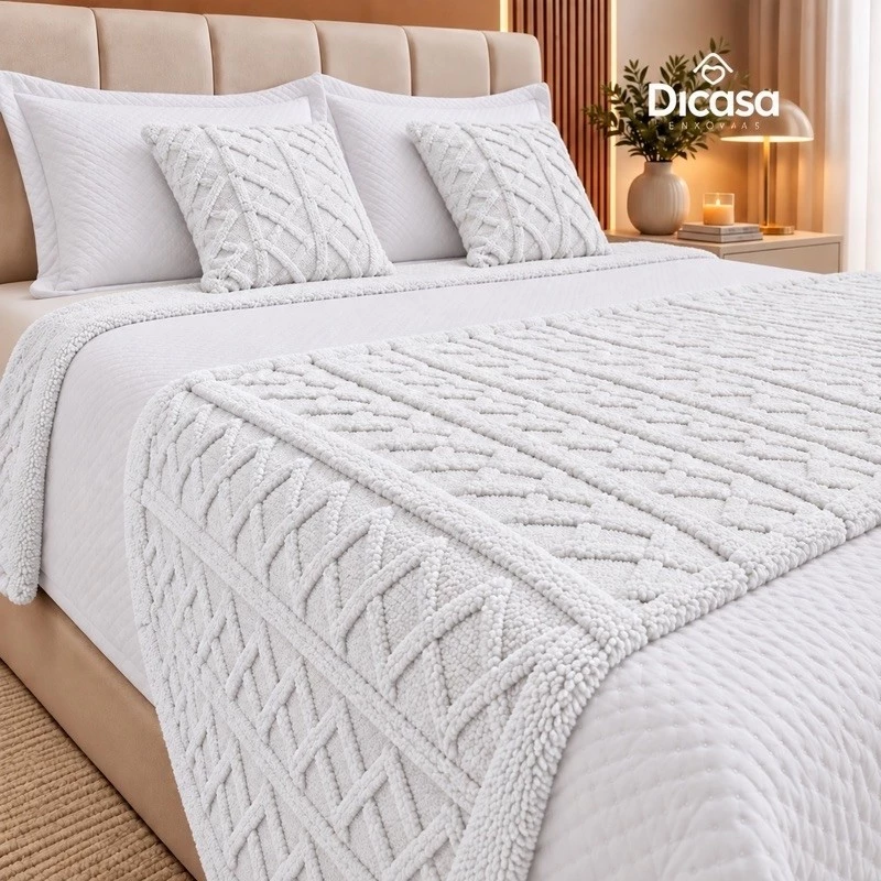 Kit Peseira Decorativa 3 Peças para Cama Casal Queen Peseira e 2 Capas de Almofadas Jogo de Cama