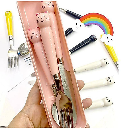 Conjunto Talher Animais inox Colher ,Garfo e faca Infantil cabo de plástico acompanha estojo para armazenar os talheres
