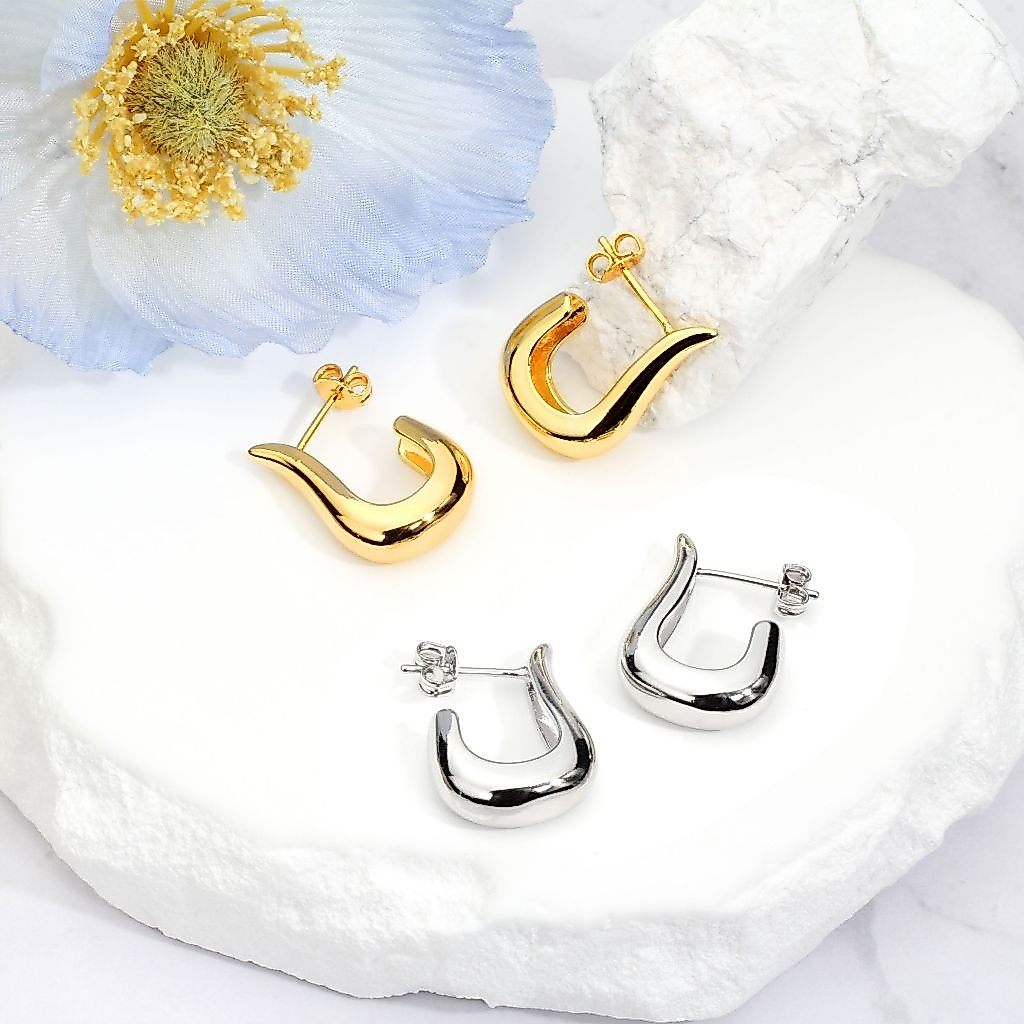 Brinco Delicado Elegante Antialérgico Feminino Anzol Lisa Folheado Ouro 18k a Pl