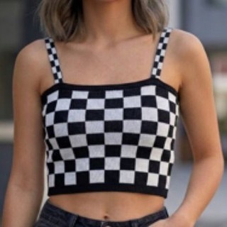 Regata feminina cropped listrada xadrez preto e branco com alças finas casual