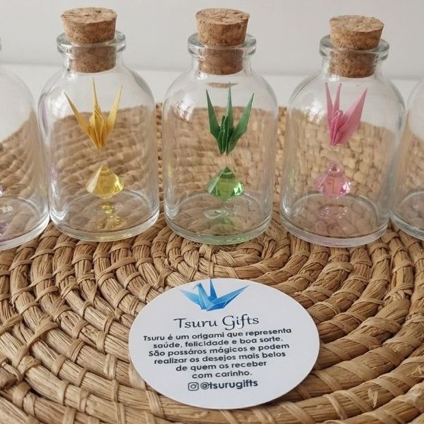 Garrafinha de Vidro com Mini Tsuru em Origami ♡ Lembrancinha Personalizada | Cores Variadas — imagem 2 de 2