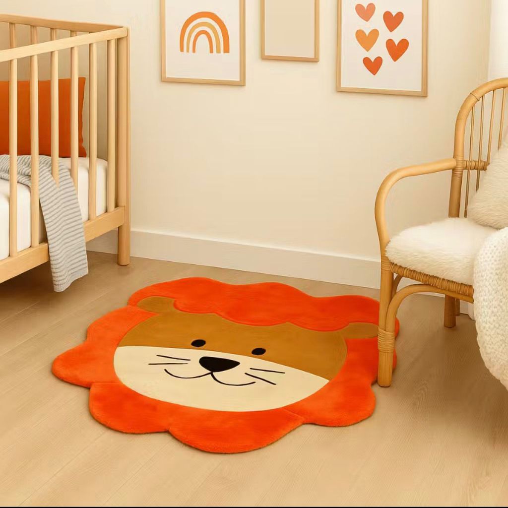 TAPETE LEAO DE PELUCIA SAFARI COM BASE EMBORRACHADA 0,93X0,90 CM COM MANTA PARA O CONFORTO DO SEU BEBE