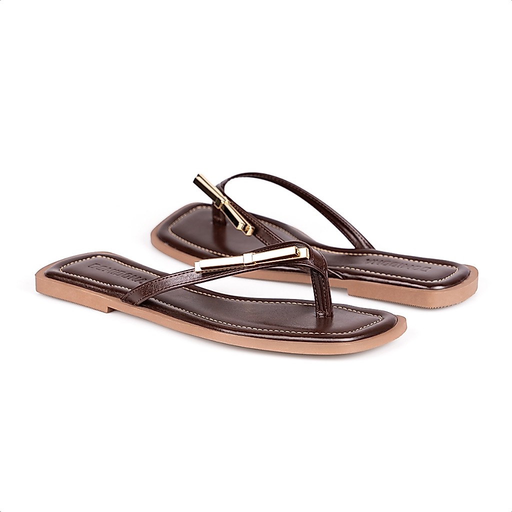 Sandália Feminina Domidona Rasteira Flat Chinelo Enfeite Metálico Bico Quadrado — imagem 2 de 2