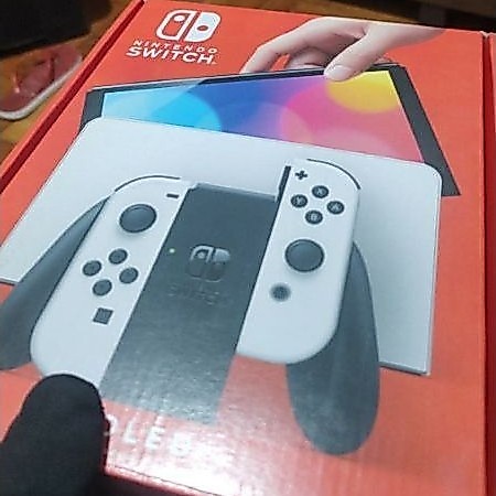 Nintendo Switch OLED Branco Tela oled de 7 polegadas, 64GB de armazenamento interno, Bloqueado.
