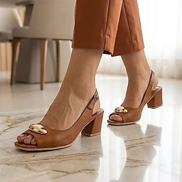 Salto Feminino PeepToe Slingback Scarpin Elegante Confortável Enfeite Dourado Casual