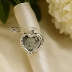 Broche Relicário de Coração com Fotos protegidas com Vidro para Buquê e Lapela Casamento
