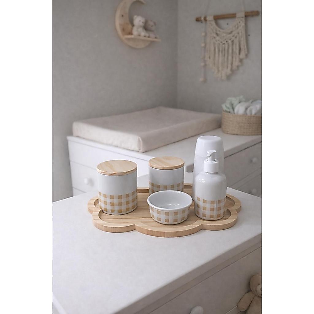 Kit Bebê Higiene xadrez Em Porcelana com Bandeja Nuvem em Madeira