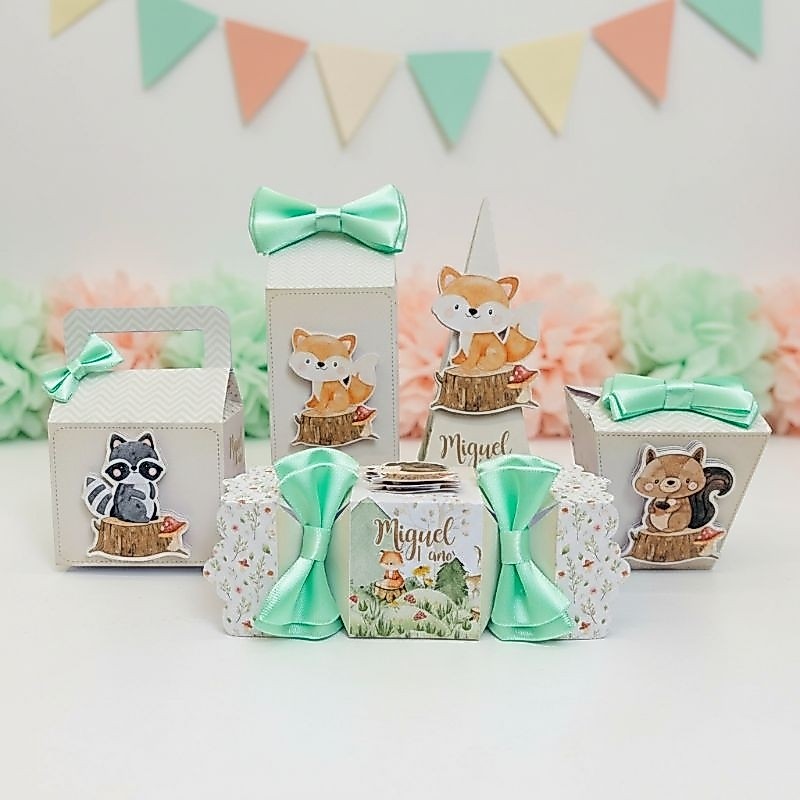 Kit Festa Personalizado Bosque encantado menino– Caixas Milk, Bala, Pirâmide, Sushi e Mala – Lembrancinha Aniversário