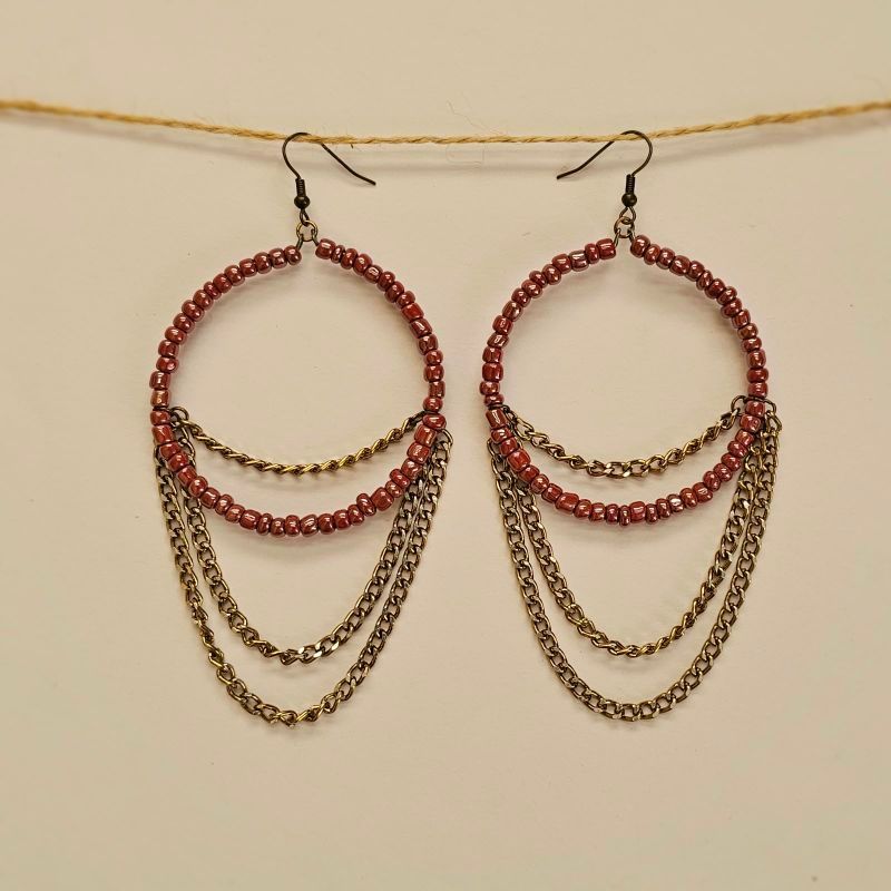 Brinco boho artesanal - argola e correntes