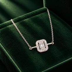 Colar Feminino Pingente Geométrico Cravejado em Prata 925
