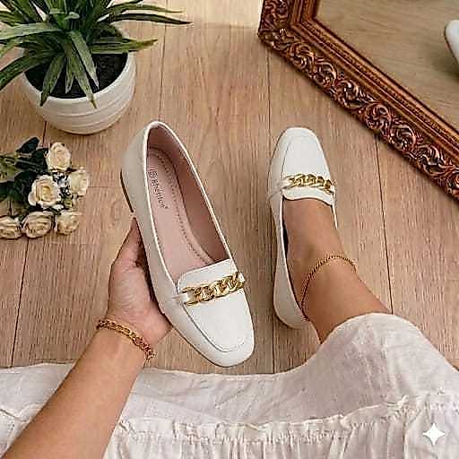 Sapatilha Mocassim Feminina Off Bico Quadrado com Corrente Elegante Confortável