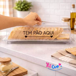 Adesivo Decorativo “TEM PÃO AQUI” – Vinil de Recorte 18x4,5cm | Sem Fundo | Alta Durabilidade