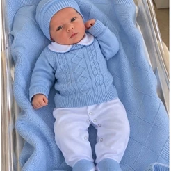 Saída de maternidade menino em tricô azul bebê Vitor