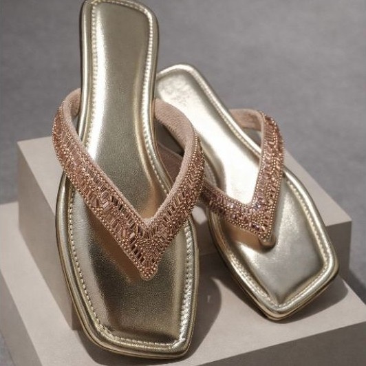 Chinelo Feminino com Strass Rasteirinha Dedo Sandália Feminina com Strass confortável dia a dia elegante tendência verão