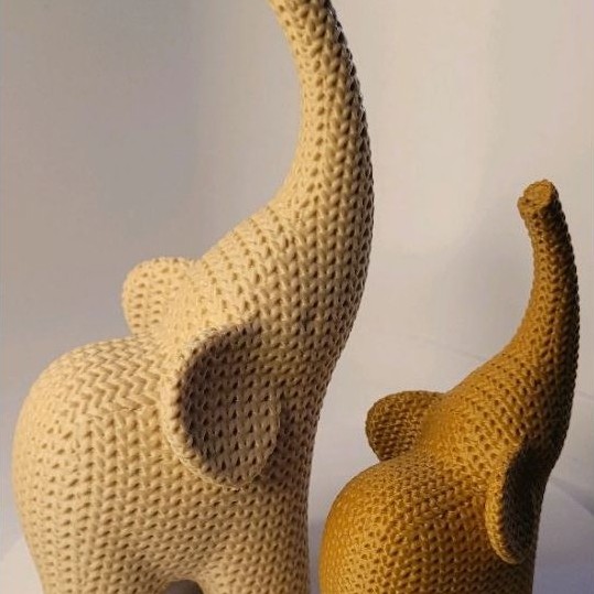 Kit 2 Elefantes Decorativos Efeito Crochê 3D Com Tromba Para Cima Símbolo De Sorte E Prosperidade