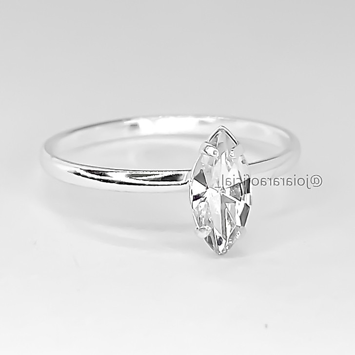 Anel Feminino de Pedra Navete na Cor Cristal Banhado a Prata
