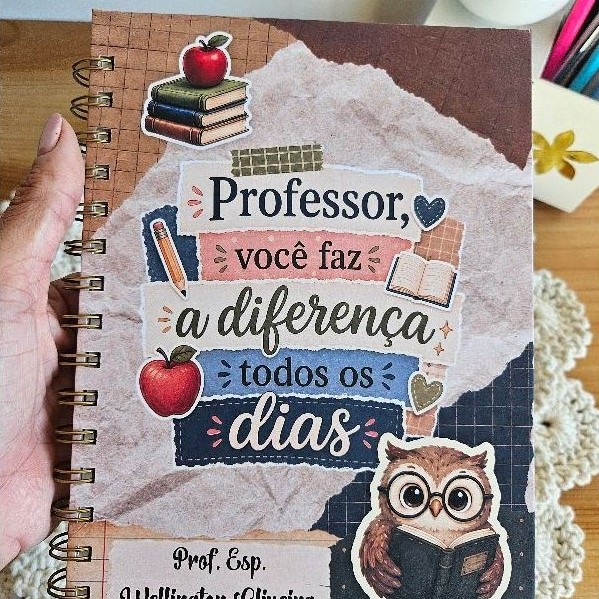 Caderno Personalizado Dia dos Professores tamanho A5 com o nome na capa para presente