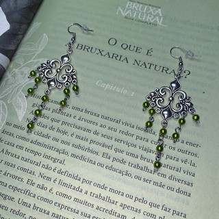 Brinco Chandelier Boho Chic whimsigoth com Miçangas Verdes. Leve, elegante e cheio de estilo
