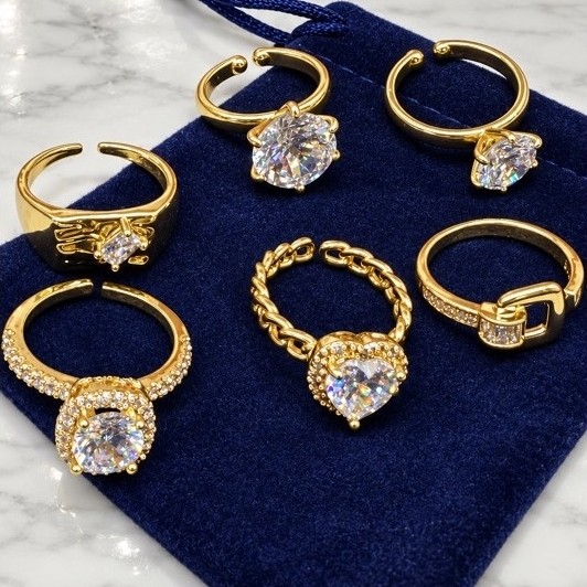 ANEL SOLITÁRIO CORAÇÃO ZIRCÔNIA MODELO VIRGÍNIA PEDRAS CRAVEJADOS COM REGULAGEM FOLHEADOS A OURO 18k +EMBALAGEM DA MARCA