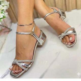 mega promoção queima de estoque Sandália Saltinho 4 cm Tira de Strass Brilho Nó Calce Fác…