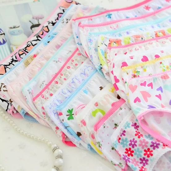 Calcinha Infantil Kit com 12 Calçolinhas Para Menina de Algodão Muito Confortável e Cores Sortidas Com Forro, Atacado