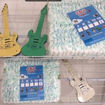 COMBO 2 Pacotões Fraldas Infantil (P- 80 un / M- 80 un/ G- 80 un/ GG- 76 un/ XXG- 72 un) + Violão Brinquedo