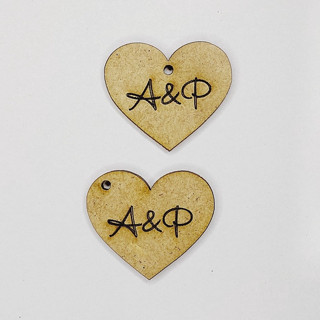 kit 50 tags coração 3cm com iniciais mdf cru recorte aplique