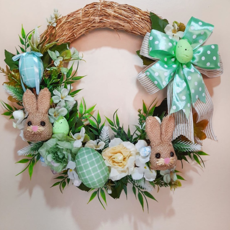 Guirlanda de Páscoa 2023 / decoração artesanal de coelhos e flores para casa