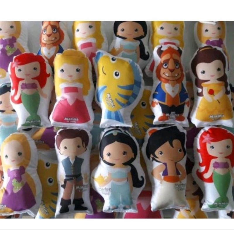 Almofada Personalizada contornada lembrancinhas Princesas disney 18 cm