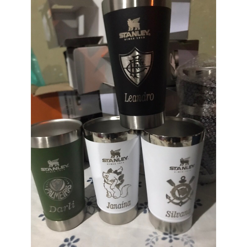 copo térmico Stanley 473ml gravar com laser nome logo time desenho v com tampa e abridor de garrafa