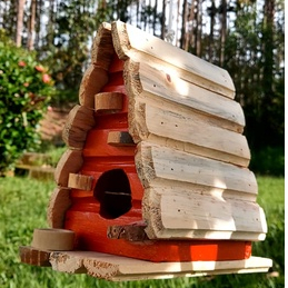 Chalé de Passarinho com Duas Entradas Telhado e Base de Madeira Crua - Chalé - Jardim - Decoração