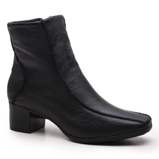 Bota feminina cano curto couro bico quadrado estilo social