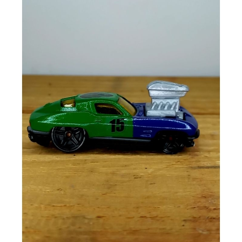 Miniatura Hot Wheels 63 Corvette Tooned Customizada Caveira Mexicana
