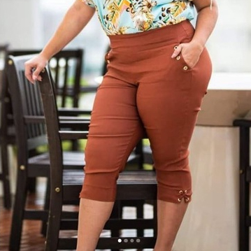 Calça capri bermuda plus size feminina com elastano (lycra) estica  modeladora confortável cós alto tamanho grande top de linha - Escorrega o  Preço